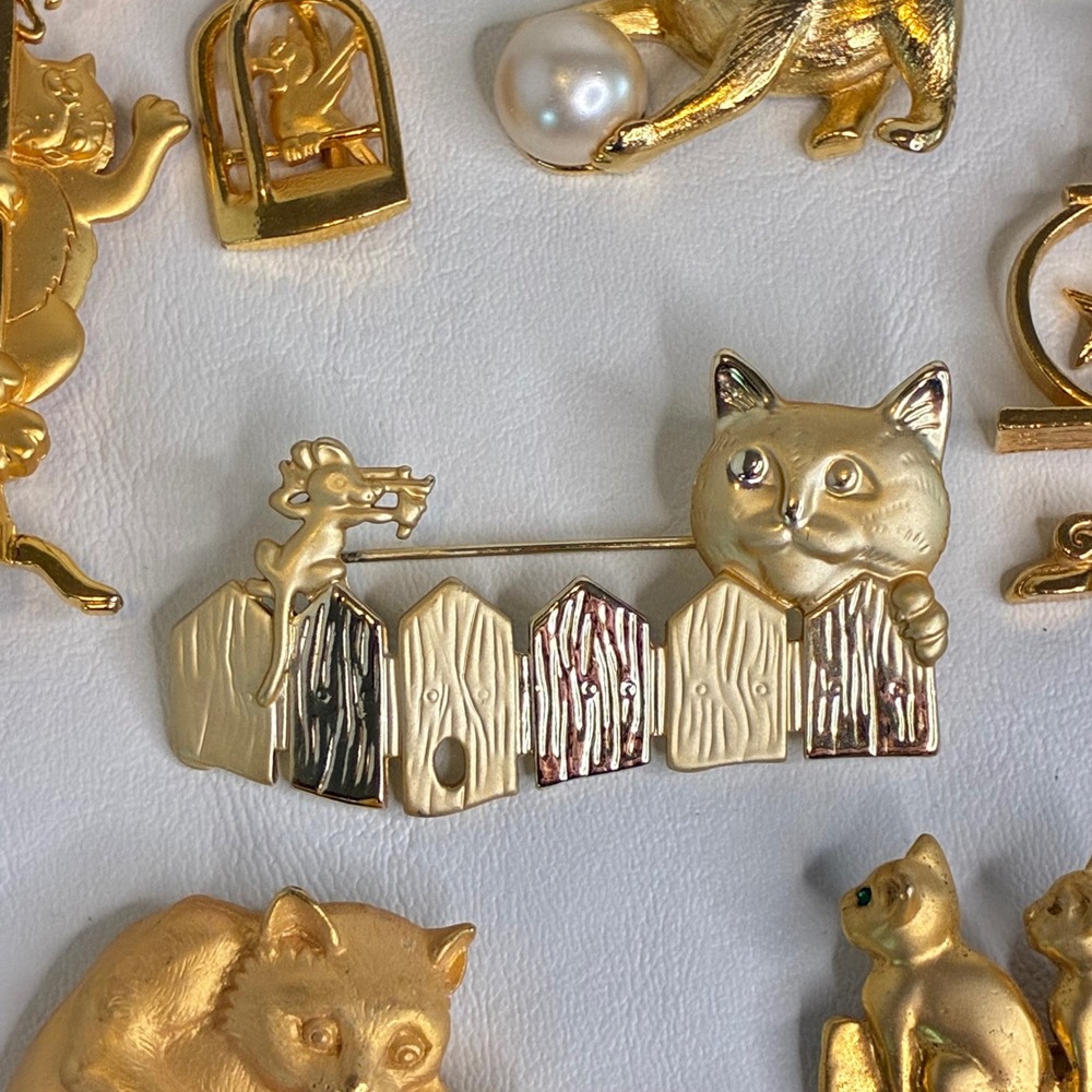 Vintage Cat Brooch Earring Lot Gold Tone Avon RAZZA AJC Feline Jewelry Whimsical - Picture 5 of 15